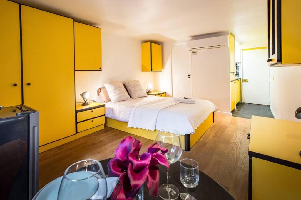 Charming Le Marais Retro Apartment Paris Exterior photo